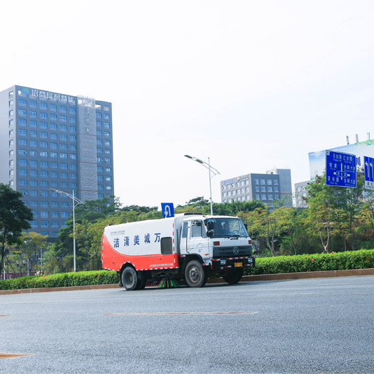 光明光桥路道路清扫